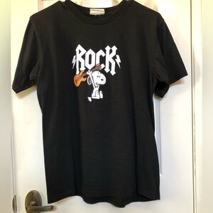 Peanuts Black Graphic Tee with Snoopy Label Size Small